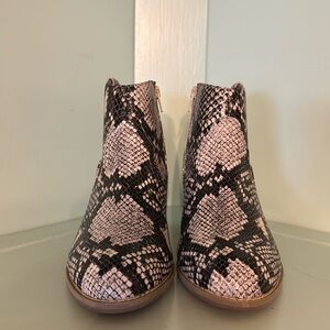 VIONIC ANKLE BOOTIES